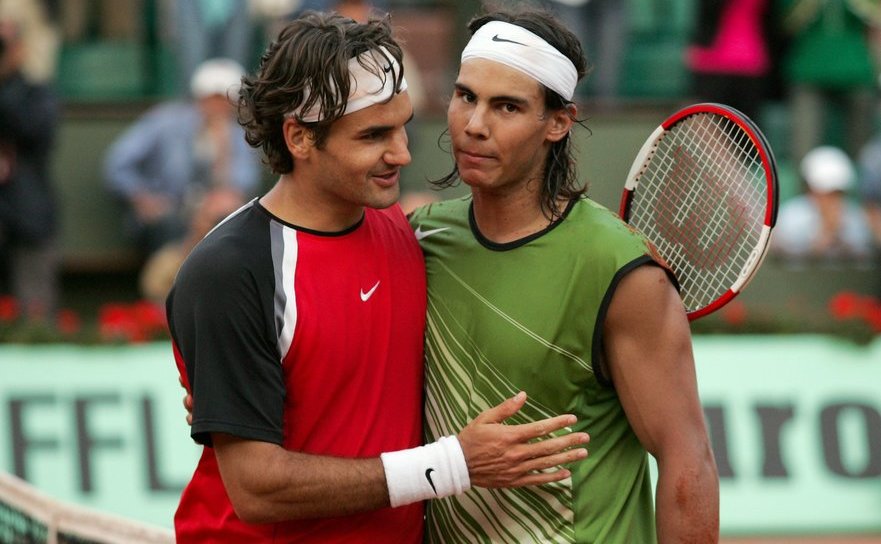 Tenismanul spaniol Rafael Nadal alături de elveţianul Roger   Federer.