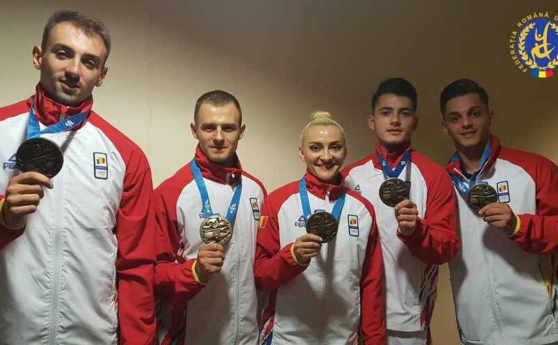 Andreea Bogati, Dacian Barna, Marian Broţei, Gabriel Bocşer şi Mihai Popa, medaliaţi cu bronz în proba de grup de la Jocurile Europene. (Federaţia Română de Gimnastică/facebook)