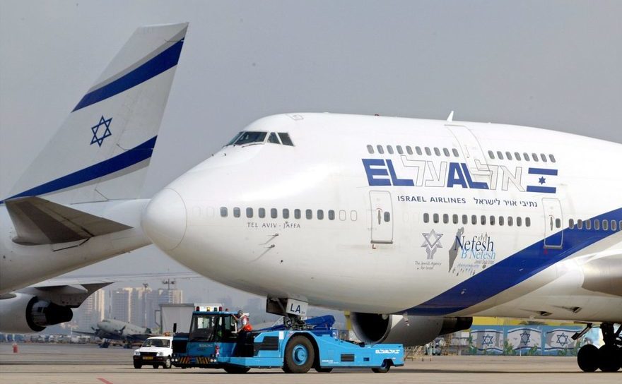 Un avion de pasageri al companiei aeriene israeliene El Al aterizează pe aeroportul Ben Gurion din Tel Aviv, Israel, 9 iulie 2003