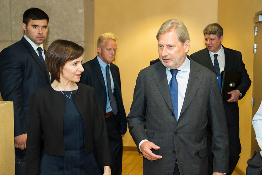 Maia Sandu şi Johannes Hahn la Bruxelles (gov.md)