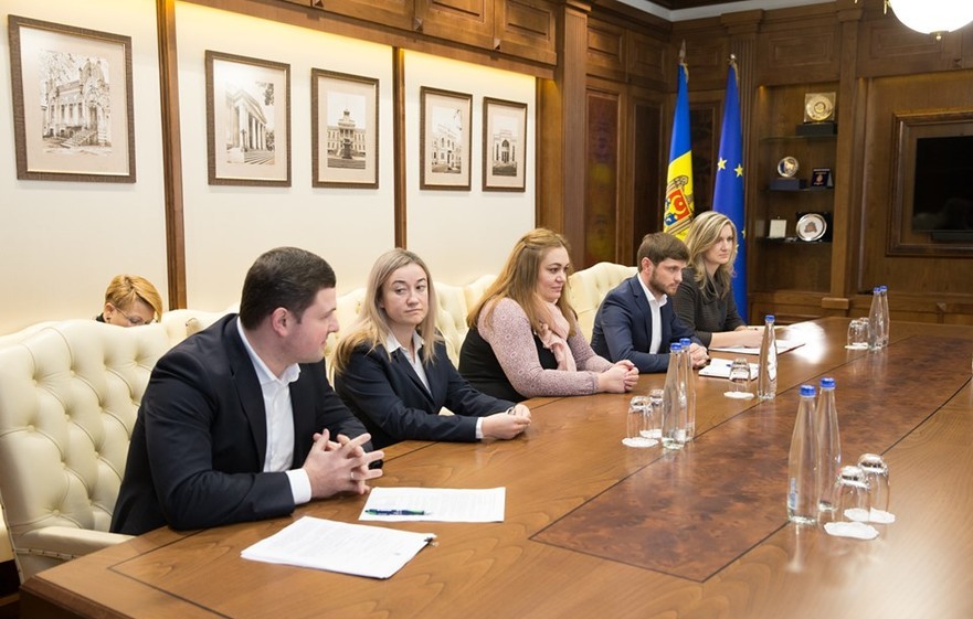 Tineri judecători la intrevederea cu deputaţi din Parlamentul R. Moldova, 30.10.2019 (parlament.md)