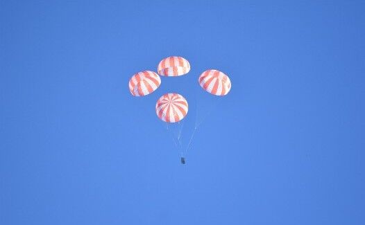 Testele sistemului de paraşute Crew Dragon în ianuarie 2016 (SpaceX)