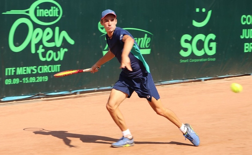   
 

Jucătorul român de tenis David-Nicholas Ionel.
