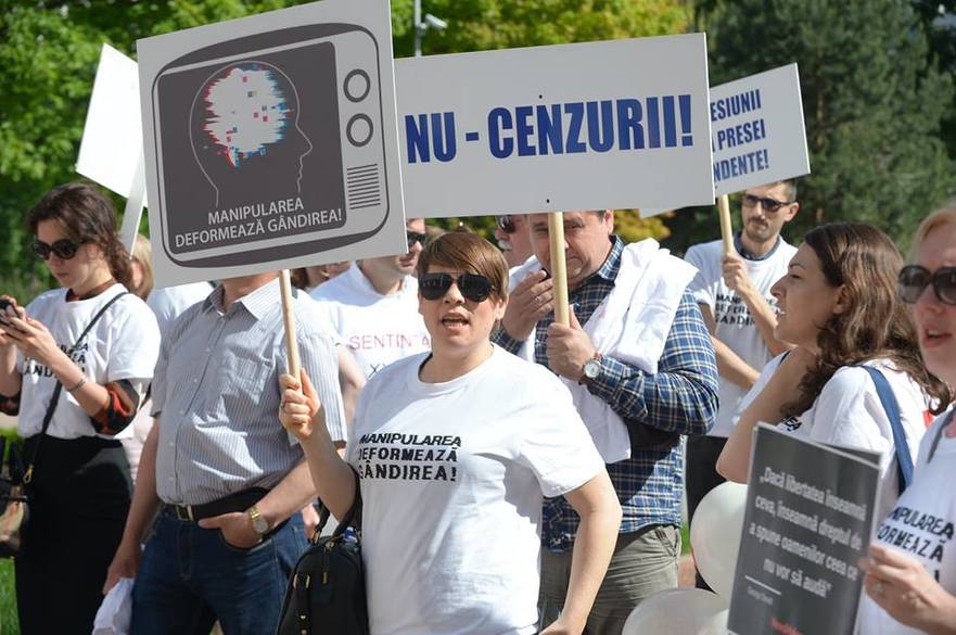 Protest al jurnaliştilor la Parlamentul R. Moldova de ziua presei