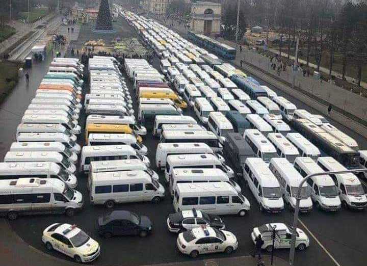 Protestul transportatorilor de pasageri din Chişinău (facebook.com / Victor Bunescu)