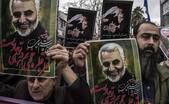 Iranieni cu poza gen. Quaseem Soleimani (SOPA Images/LightRocket/Getty Images)
