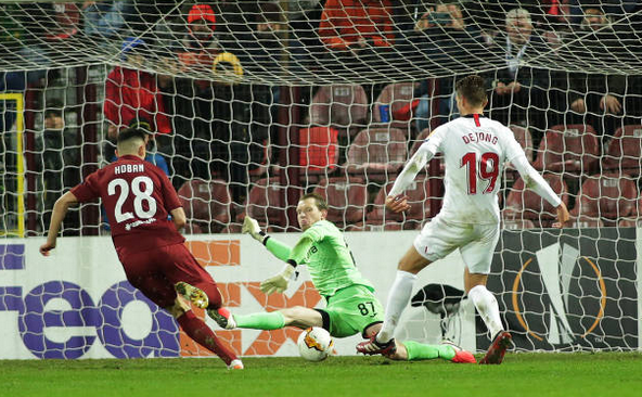 CFR Cluj - Sevilla FC, scor 1-1   (0-0), în şaisprezecimile de finală ale Europa League la   fotbal.