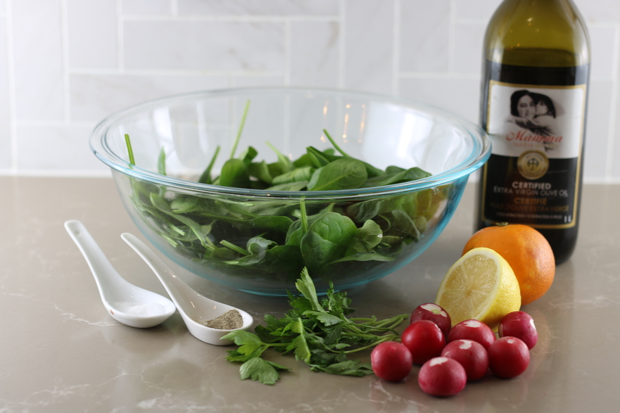 Ingrediente pentru prepararea salatei (Maria Matyiku / Epoch Times)