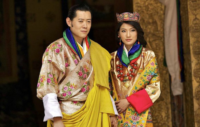 Regele Jigme Khesar Namgyel Wangchuck din Bhutan împreună cu regina Jetsun Pema