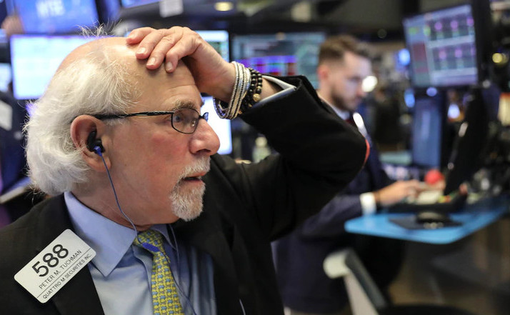 Panică pe Wall Street, templul finanţelor internaţionale (Drew Angerer/Getty Images)