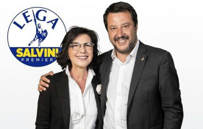 Anna Cinzia Bonfrisco împreună cu Matteo Salvini (captură web)