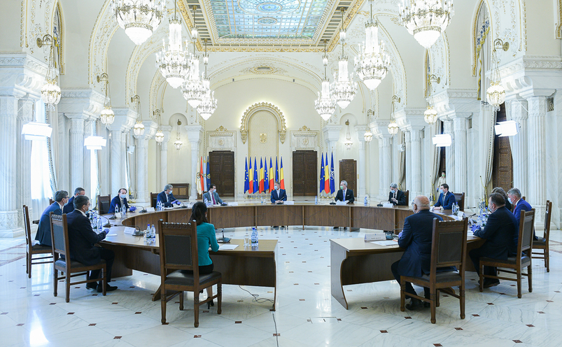 Preşedintele Klaus Iohannis a convocat la palatul Cotrroceni şedinţa de evaluare a măsurilor impuse de starea de urgenţă.