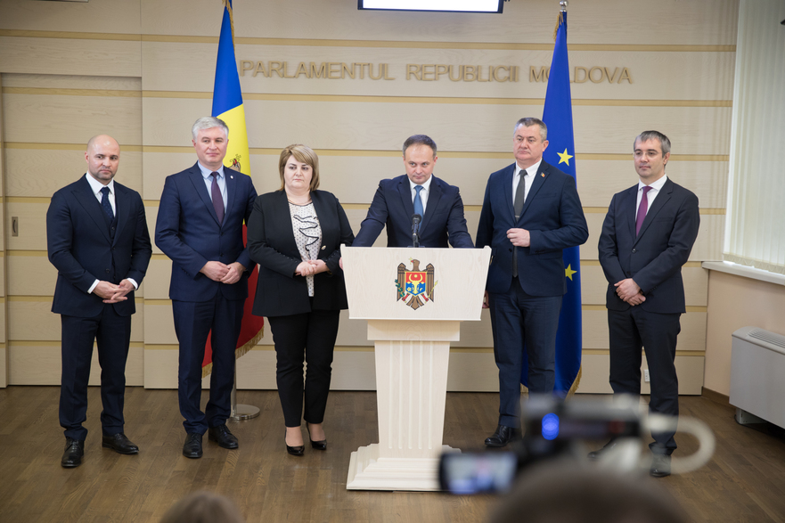 Deputaţii din grupul parlamentar PRO Moldova