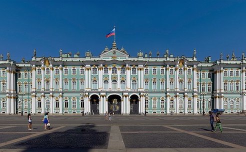 Muzeul Ermitaj (Rusia) vazut din Piaţa mare