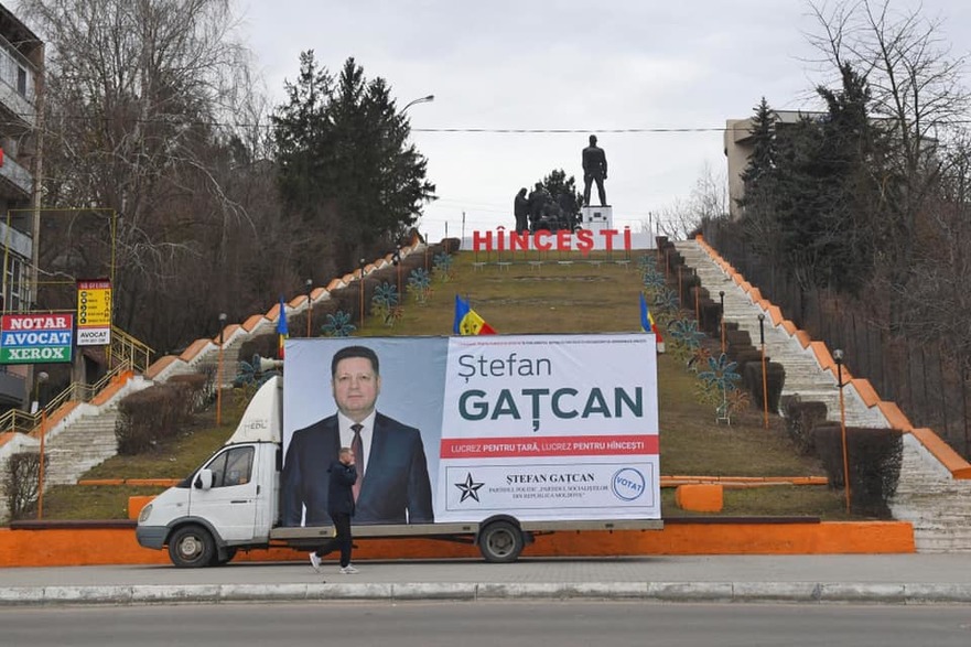 Panou electoral cu poza lui Ştefan Gaţcan