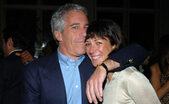 Pedofilul traficant miliardar Jeffrey Epstein împreună cu Ghislaine Maxwell (Joe Schildhorn/Patrick McMullan via Getty Images)