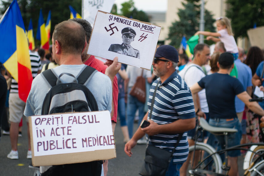 Protest in Piata Victoriei in timpul starii de alerta (Epoch Times România)