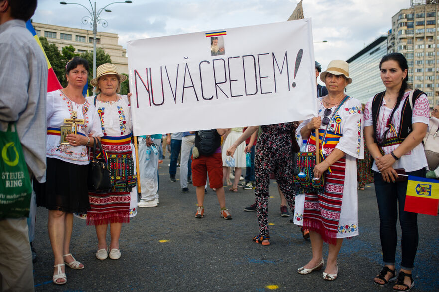 Protest in Piata Victoriei in timpul starii de alerta (Epoch Times România)