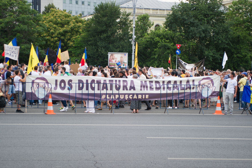 Protest in Piata Victoriei in timpul starii de alerta (Epoch Times România)