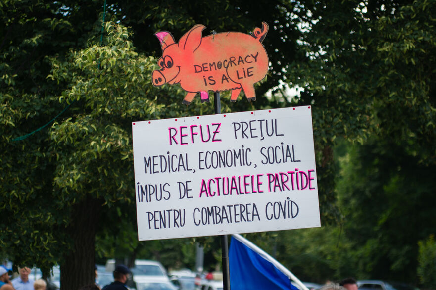 Protest in Piata Victoriei in timpul starii de alerta (Epoch Times România)