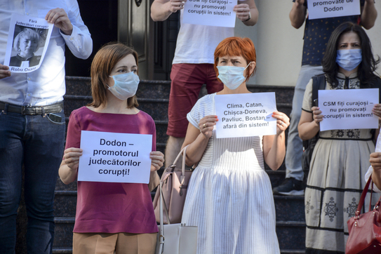 Flashmob PAS la Consiliul Superior al Magistraturii (unpaspentru.md)