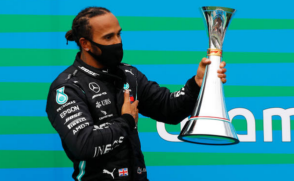 Pilotul de Formula 1, Lewis Hamilton.