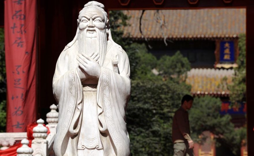 Statuia lui Confucius în templul cu acelaşi nume din Beijing, 28 septembrie  2010