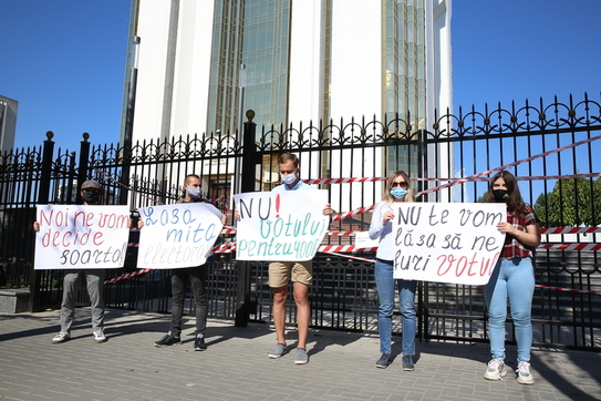 Flashmob PAS Youth la Preşedinţie (unpaspentru.md)
