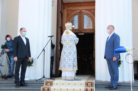 Igor Dodon şi Ion Ceban la oficierea Hramului or. Chişinău (chisinau.md)