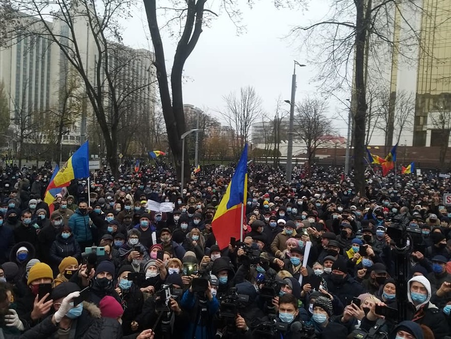 Protest la Chişinău în faţa Parlamentului