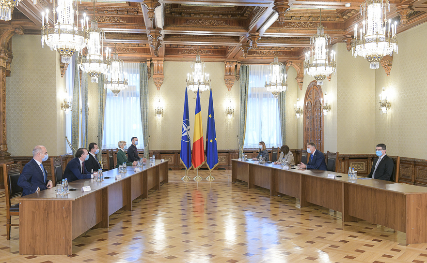 Imagini de la consultările preşedintelui Klaus Iohannis cu liderii PNL, la Palatul Cotroceni