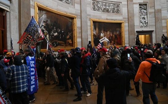 Suporteri ai preşedintelui Donald Trump President au intrat în rotonda  Capitoliului din  Washington - 6 ianuarie 2021 (Saul Loeb/AFP via Getty Images)