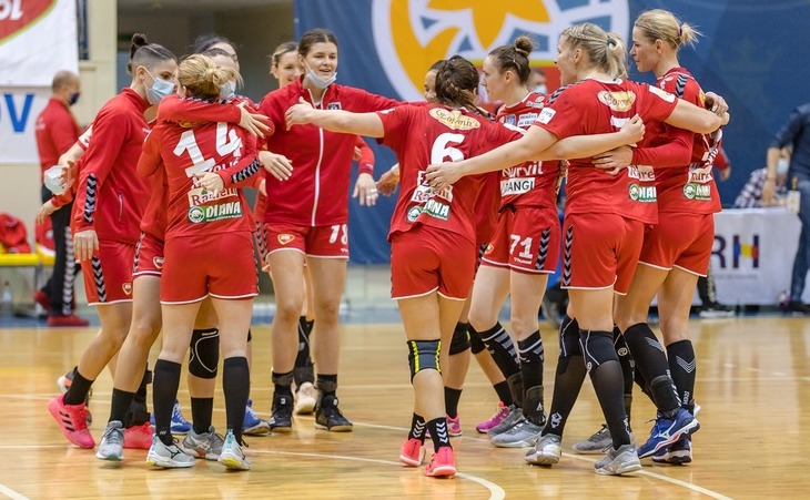 SCM Râmnicu Vâlcea - Buducnost Podgorica 25-23 (14-10), în   Grupa B a Ligii Campionilor la handbal feminin.