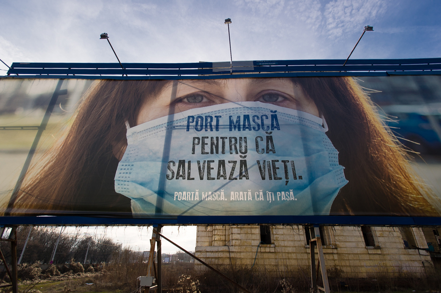 Banner ce promoveaza purtarea mastii in timpul crizei coronavirus (Epoch Times România)