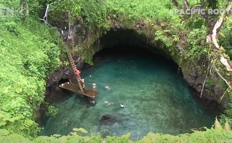 To Sua Ocean Trench,  Insulele Samoa (Youtube - screenshot)