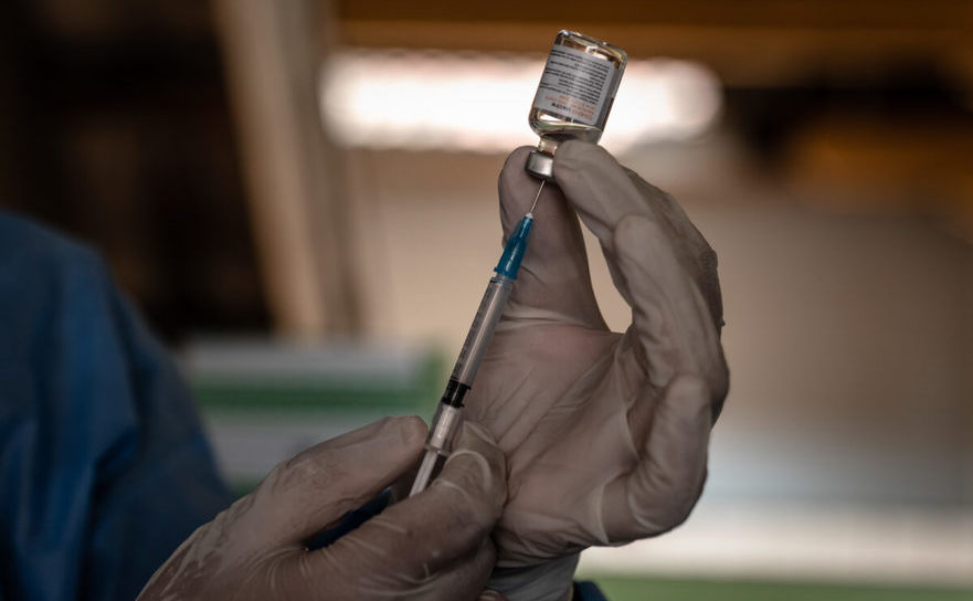 O doză de vaccin Sinovac în Yogyakarta, Indonezia, 2 martie 2021