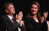 Fost fondator al gigantului Microsoft - Bill Gates - împreună cu Melinda Gates, octombrie 2010 (Win McNamee/Getty Images)
