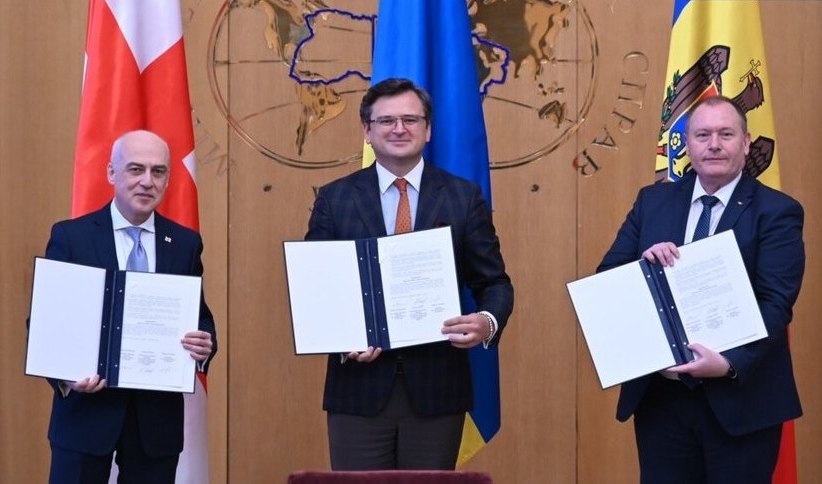 Aureliu Ciocoi, Dmytro Kuleba şi David Zalkaliani - R. Moldova, Georgia şi Ucraina au semnat un memorandum privind intensificarea cooperării în domeniul integrării UE
