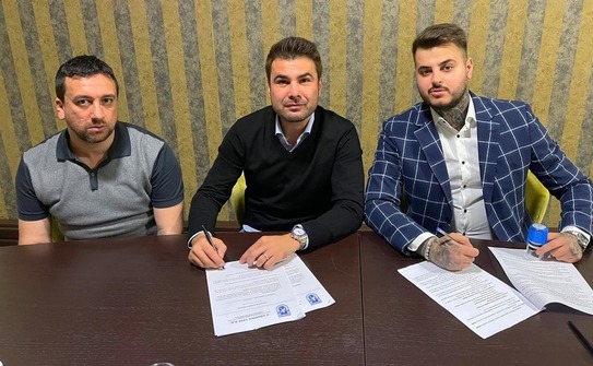 Antrenorul român Adrian Mutu, alături de staff-ul grupării oltene. (Fotbal Club Universitatea 1948/facebook)