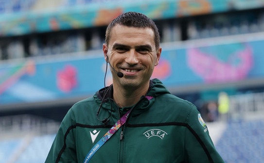 Arbitrul român Ovidiu Haţegan. (Getty Images)