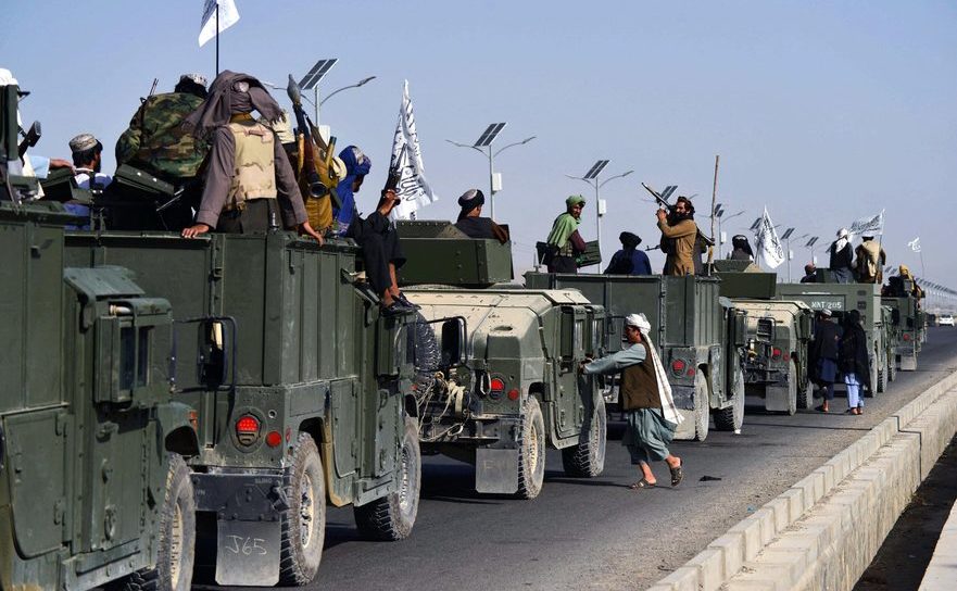 Talibani la paradă după plecarea forţelor SUA