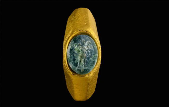 Inel din aur cu piatră preţioasă gravată cu figura "Bunului Păstor".