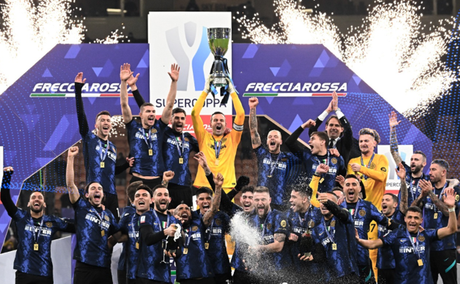 Echipa Inter Milano, campioana en titre din Serie A, a cucerit Supercupa Italiei la fotbal.