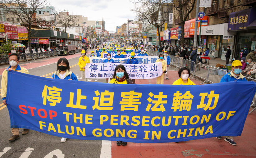 Practicanţi Falun Gong la o parada prin cartierul chinezesc din New York - 18 aprilie 2021