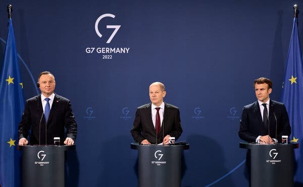 Andrej Duda, Olaf Scholz şi Emmanuel Macron în Berlin