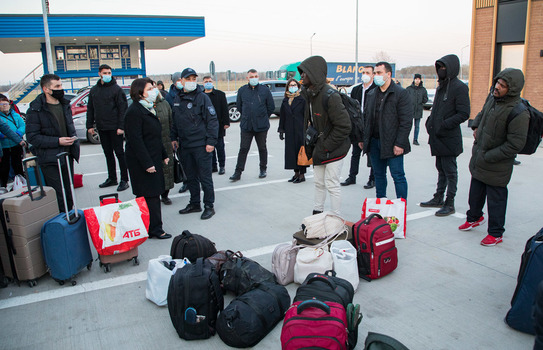 Refugiaţi din Ucraina, la vama Palanca (gov.md)
