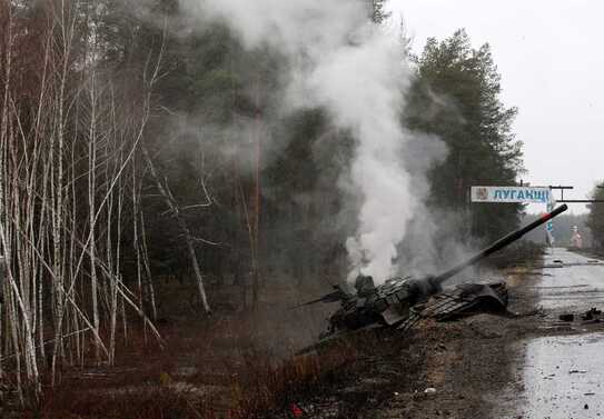 Tanc rusesc distrus în Lugansk - 26 februarie 2022 (ANATOLII STEPANOV / AFP / Getty Images)