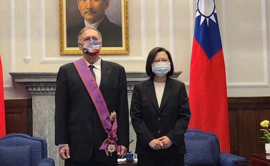 Mike Pompeo împreună cu preşedintele taiwanez Tsai Ing-wen, 3 martie 2022 (Mike Pompeo, Twitter)