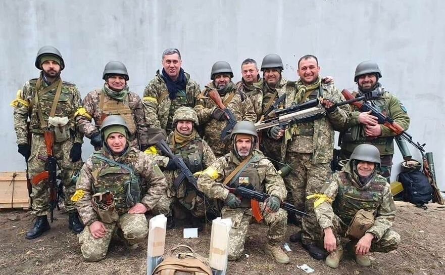 Fostul ministru al Apărării al Georgiei, Irakli Okruaşvili, a venit să lupte în Ucraina împreună cu un grup de voluntari. (NEXTA)