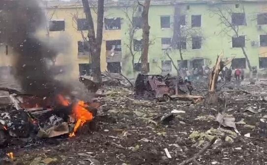 Imagine a spitalului de copii din Mariupol, Ucraina, bombardat de armata rusă (Captură ecran)